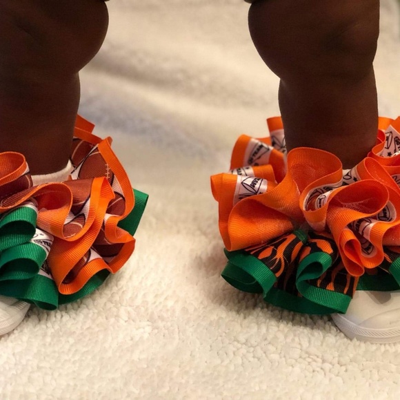 Cheerleader Girl Ruffle Socks - Picture 2 of 2